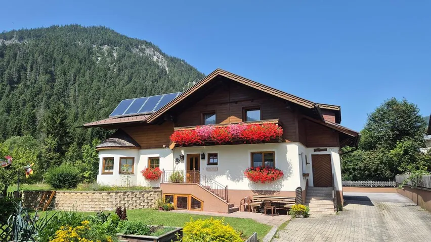 Ferienwohnung für 5 Personen, mit Ausblick und Garten - 1