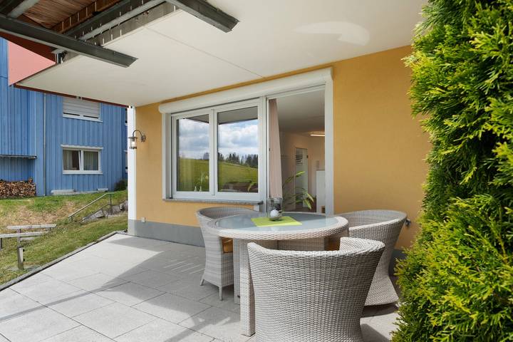 Ganze Wohnung, Ferienwohnung 'Furtwangen' mit Bergblick, privater Terrasse und Wi-Fi in Furtwangen ort, Furtwangen