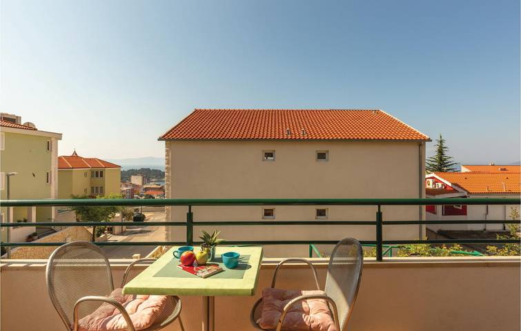 Appartement de vacances entier, Appartement moderne avec terrasse, Wi-Fi et parking près de Makarska in Makarska, Makarska riviera