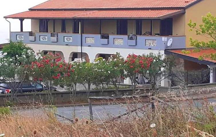 Ferienhaus für 6 Personen, mit Terrasse und Pool sowie Garten, mit Haustier in Kalabrien - 2