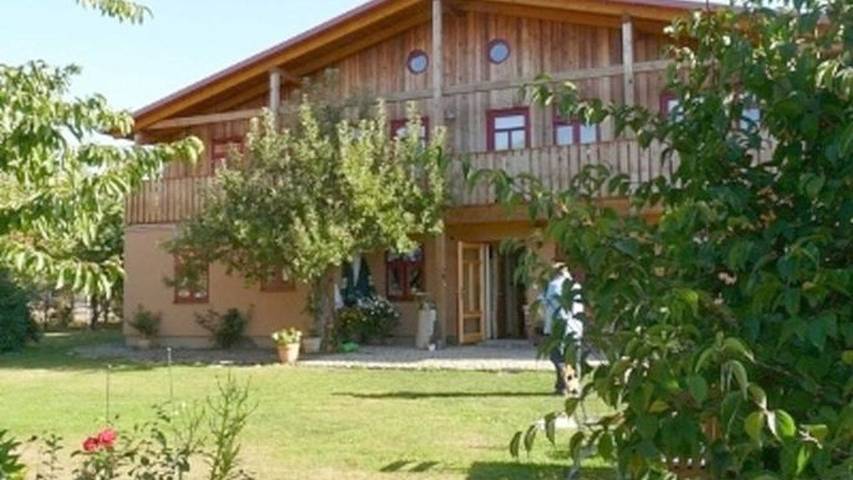 Ferienwohnung für 2 Personen, mit Ausblick und Sauna sowie Garten, kinderfreundlich am Tollensesee