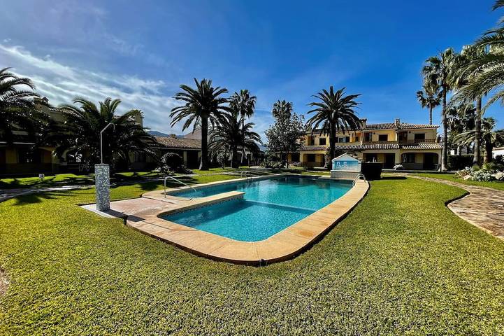 Bungalow für 4 Personen, mit Garten und Kinderpool sowie Pool und Terrasse in Dénia