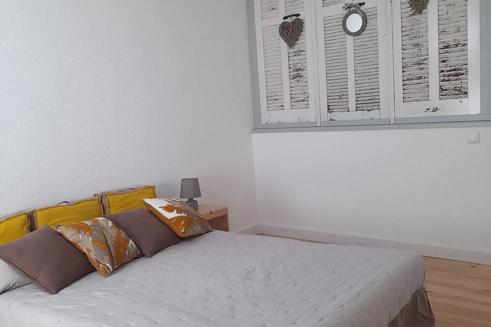 Appartement entier, Appartement entre mer et montagne -Accès direct plage + piscine in Cervione, Arrondissement de Corte
