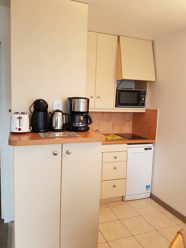 Appartement entier, Appartement 'Quiberon Centre Ville Studio' avec piscine partagée, balcon et Wi-Fi in Quiberon, Côte des Mégalithes