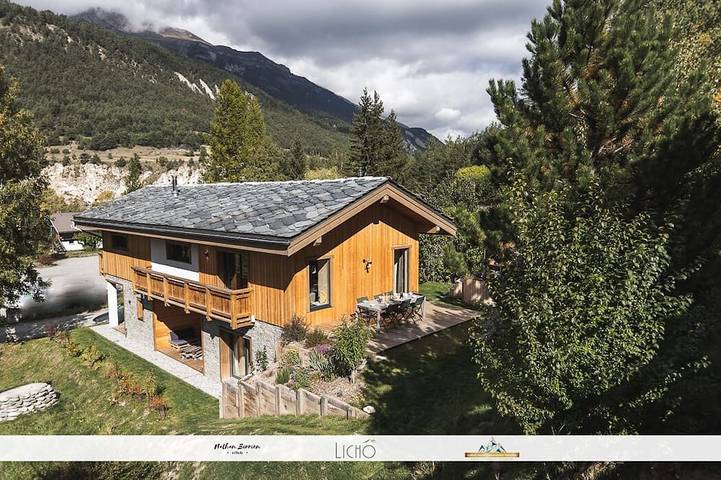 Gîte pour 12 personnes, avec Balcon ainsi que Jacuzzi et Sauna à Bramans