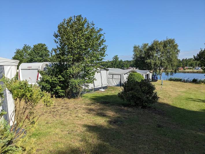 Wohnwagen für 5 Personen, mit Ausblick und Terrasse sowie Garten in Niedersachsen - 2