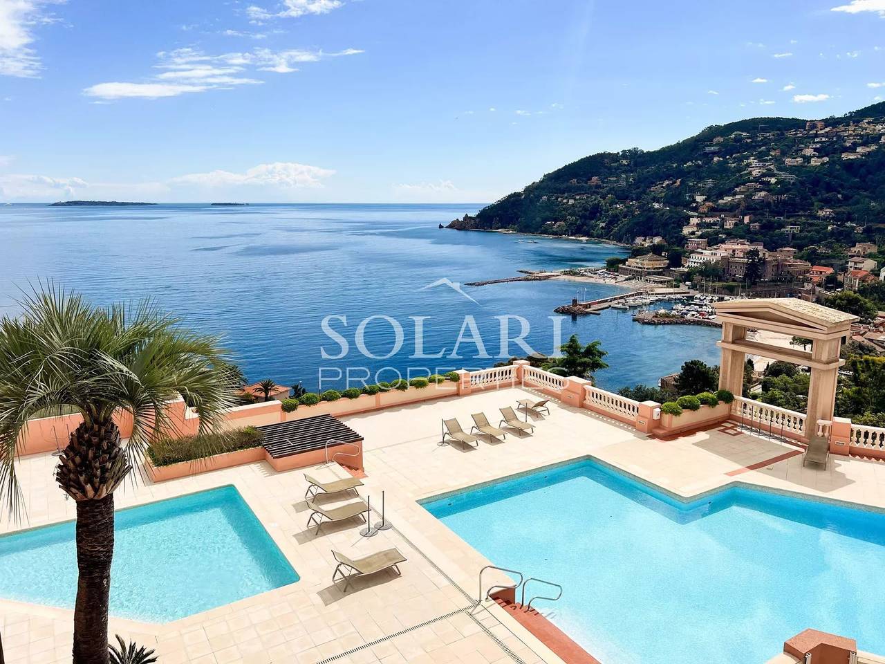 Apartamento entero, Panoramic sea view, residence with swimming pool in Théoule-sur-Mer, Massif de l'Esterel