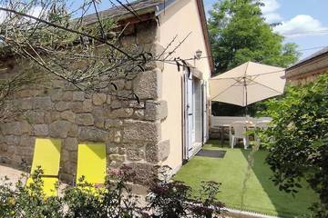 Gîte pour 6 personnes, avec terrasse et jardin à Saint-Denis-en-Margeride