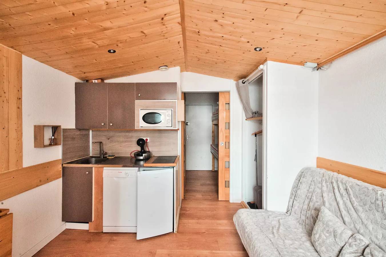 Studio entier, Studio au pied des pistes 4 personnes - Budget in Station de Risoul, Risoul