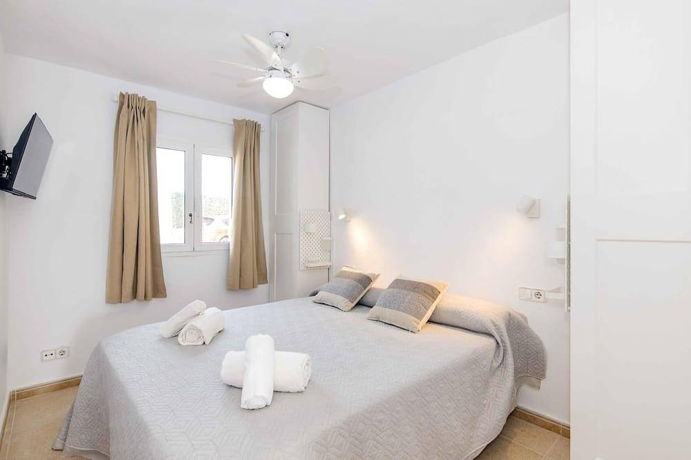 Entire apartment, Villa Gavines down with Wifi Terrace sea view in S'Algar, Sant Lluís