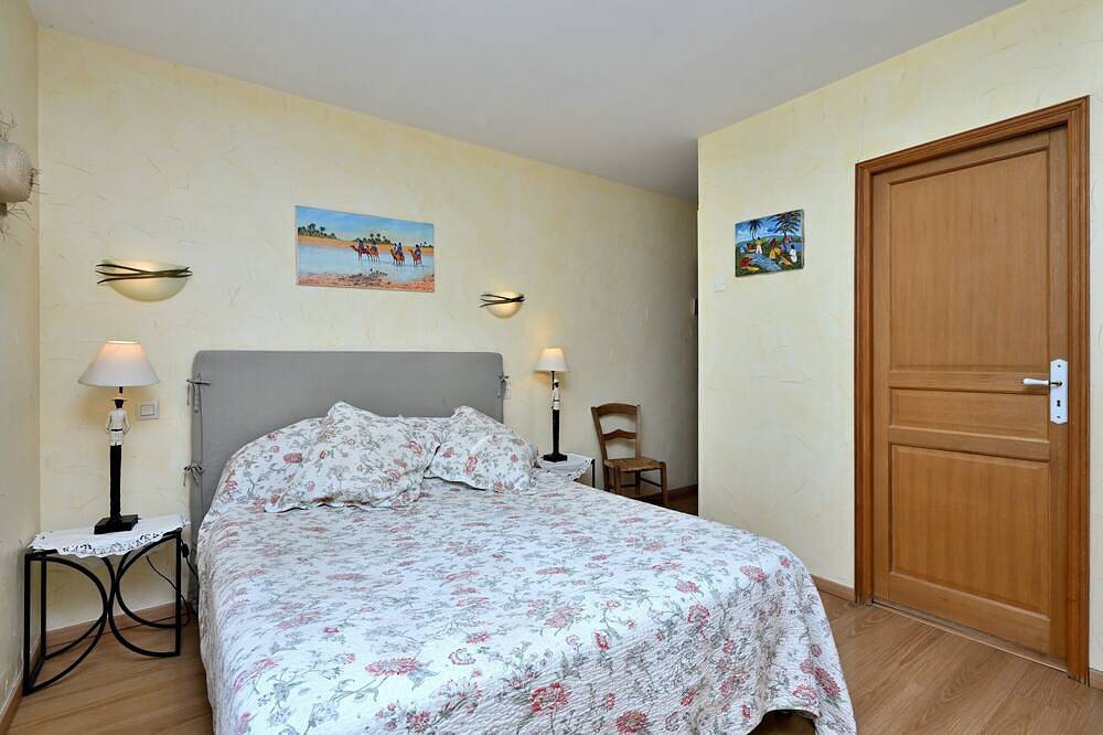 Bed and Breakfast 'Chambre Hellebores' con vistas a la montaña, terraza compartida y Wi-Fi in Guchen, Parque nacional de los Pirineos