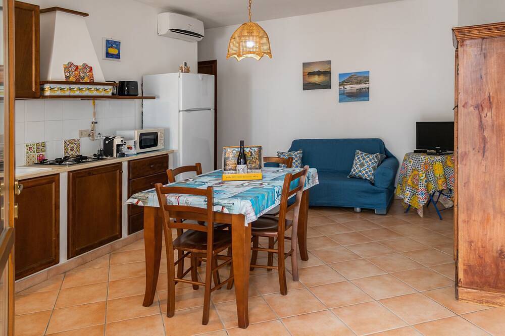 Ganze Wohnung, Segesta Apt: Mediterranean-style in the center of Favignana, 300m from Sea in Favignana Stadt, Favignana