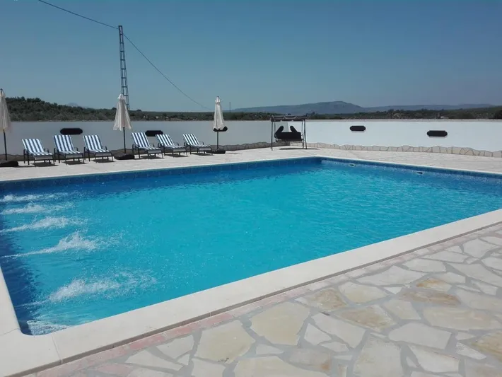 Ferienwohnung für 4 Personen, mit Pool und Garten sowie Kinderpool, mit Haustier - 1
