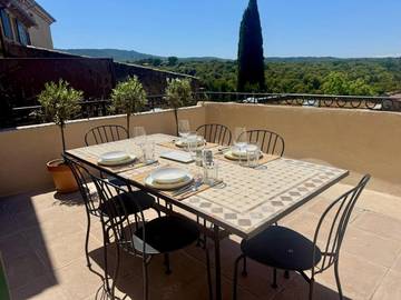 Gîte pour 5 personnes, avec terrasse et vue à Venasque
