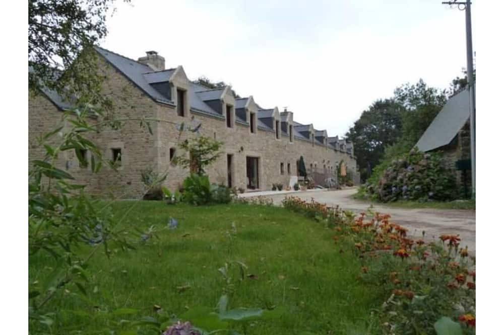 For a relaxing vacation in green surroundings in Pluvigner, Côte des Mégalithes