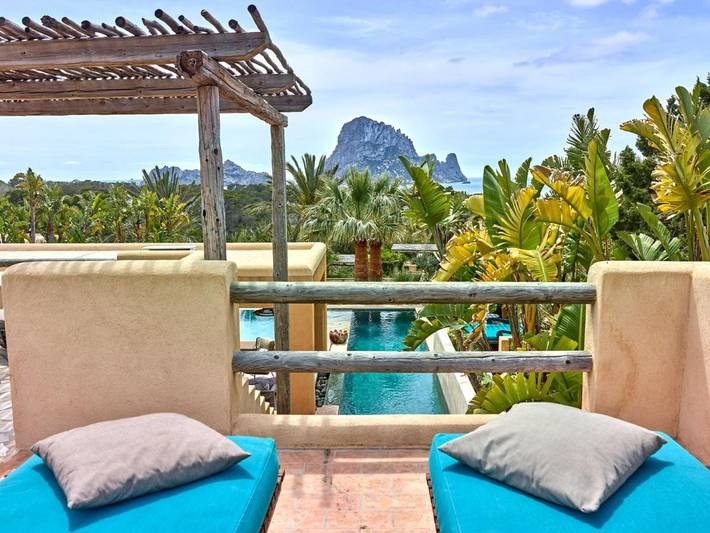Ferienhaus für 8 Personen, mit Ausblick und Pool sowie Garten in Cala Carbó