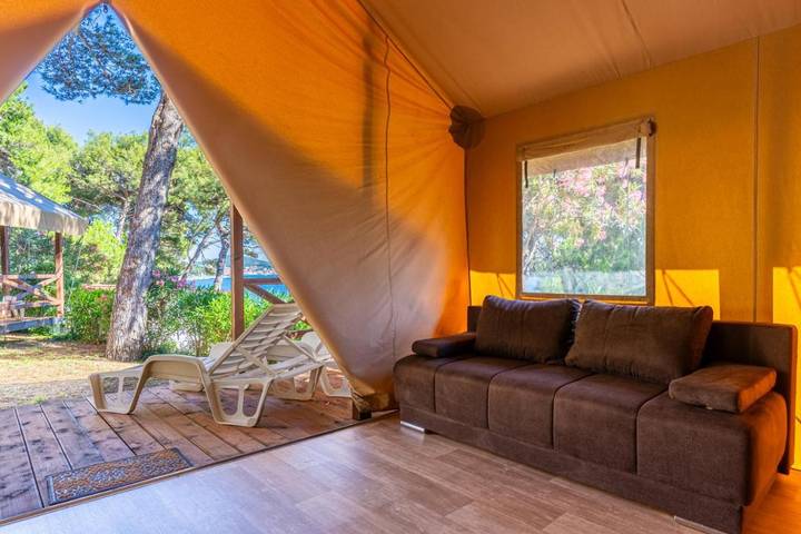 Tente pour 6 personnes, avec jardin, animaux acceptés dans Losinj - 3