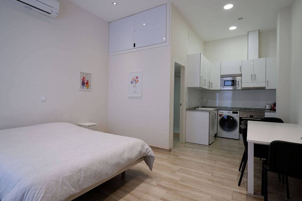 Entire apartment, Studio Picasso near the port and beach in Valencia, Costa de Valencia
