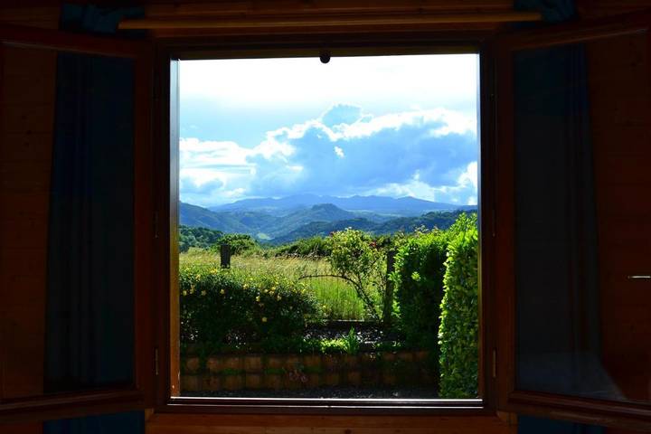 Gîte pour 6 personnes, avec terrasse et vue, animaux acceptés à Saint-Floret - 2