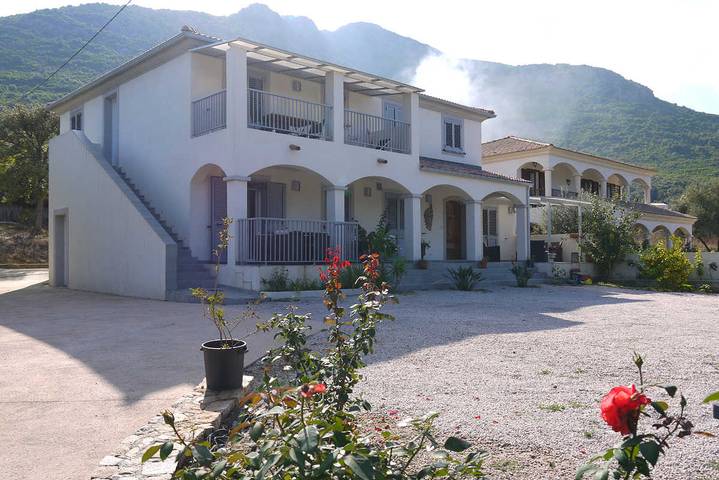 Gîte pour 2 personnes, avec vue ainsi que terrasse et jardin - 1