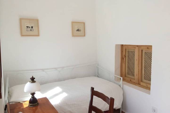In der Altstadt steht ein typisches Tavira-Haus, das gegen die Festung gebaut wurde in Tavira (Santiago), Tavira (Santa Maria e Santiago)