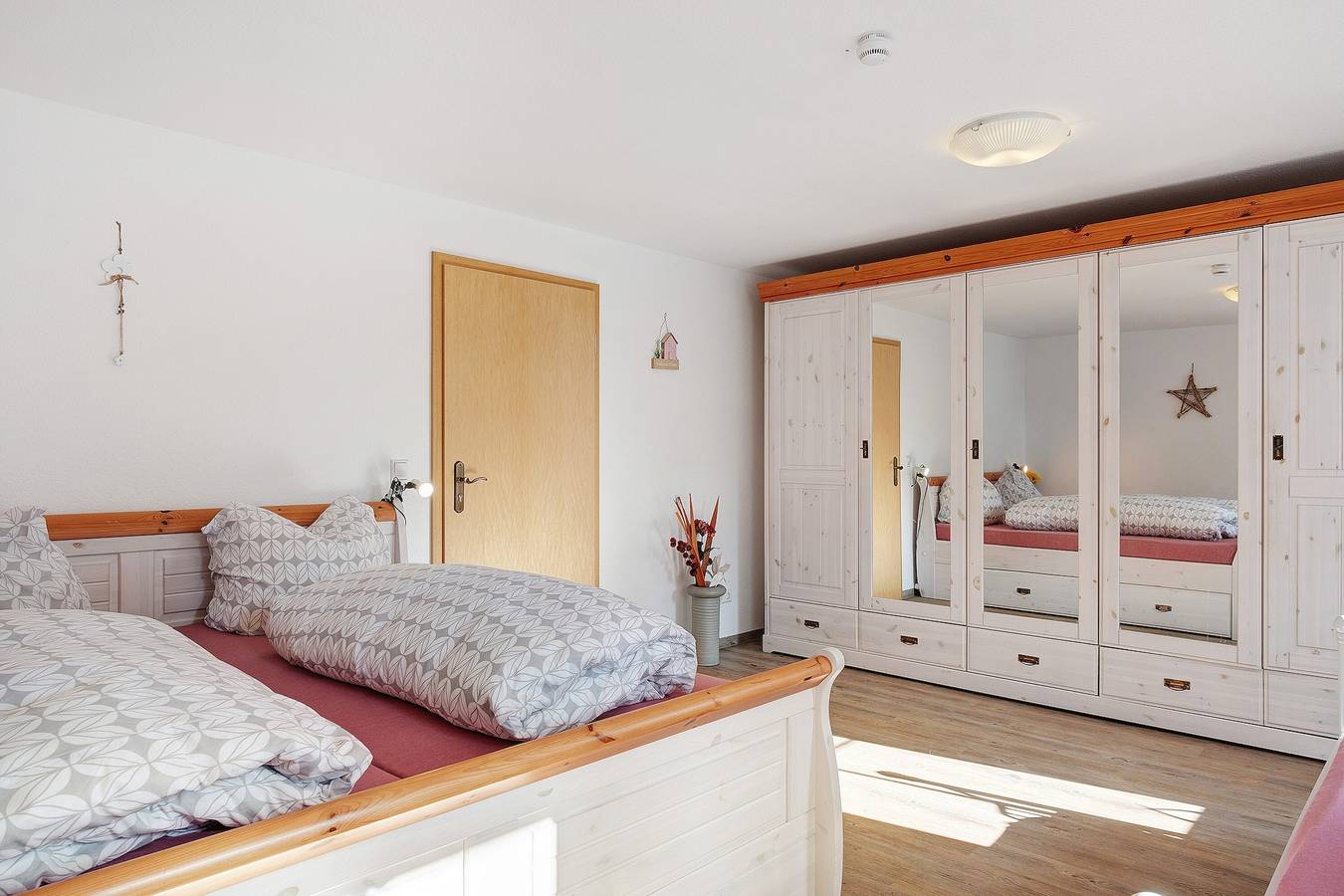 Ganze Wohnung, Ferienwohnung 3 - 9 Personen' 2 Badezimmern, Balkon und Wi-Fi in St. Georgen, Mittlerer Schwarzwald