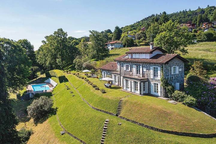 Villa per 11 persone, con balcone e giardino in Comune di Stresa