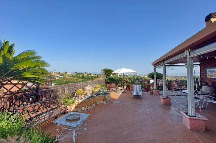 Gîte pour 8 personnes, avec terrasse et vue à Fonte Nuova - 4