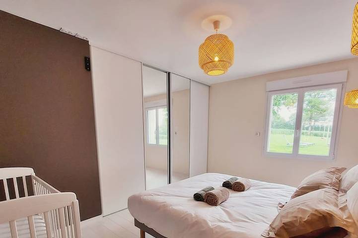 Gîte pour 10 personnes, avec jacuzzi ainsi que jardin et terrasse à Saulges - 4