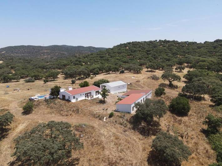 Cama y desayuno para 2 personas, con piscina además de jardín y vistas en Estremoz
