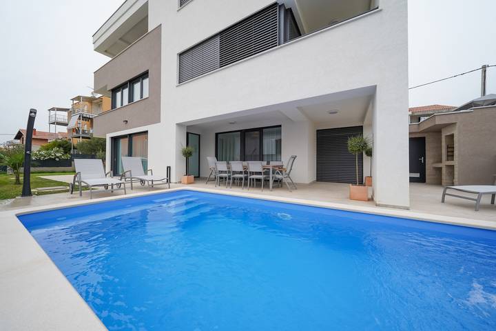 Ferienwohnung für 8 Personen, mit Terrasse und Garten - 1