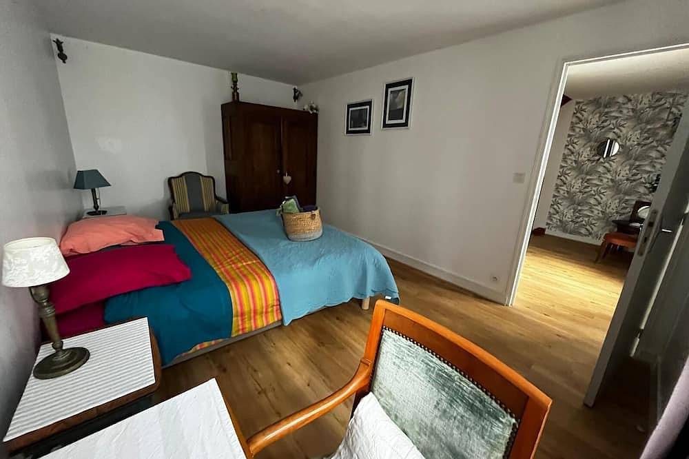 Rent historic house - courtyard - sleeps 5 - Pont-L'Abbé Capital Pays Bigouden in Pont-l'Abbé, Region de Quimper