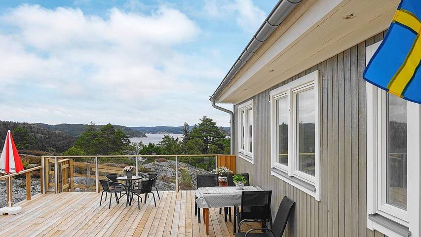 Vacation apartment for 7 people, with terrace in South Sweden