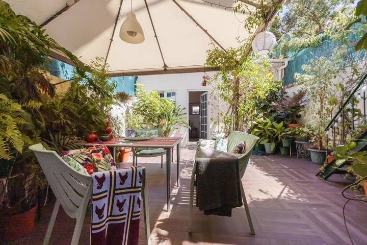 Relaxing Suite in Estrela with Shared Terrace and Wi-Fi in Lapa, Lisbon