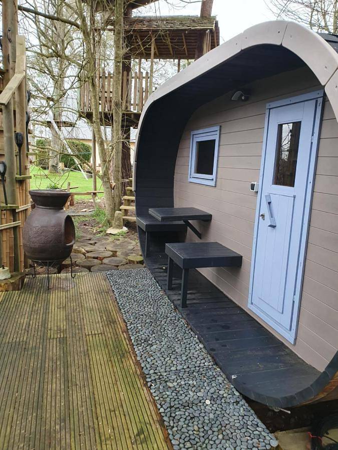 Tente pour 2 personnes, avec jacuzzi ainsi que sauna et jardin dans l' Eure