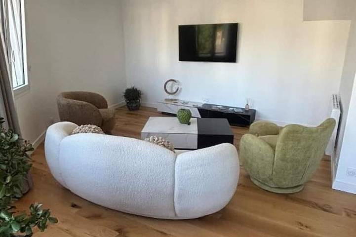 Appartement entier, Au cœur du chaos – Appartement chaleureux avec vue sur le lac in Huelgoat, Région de Châteaulin