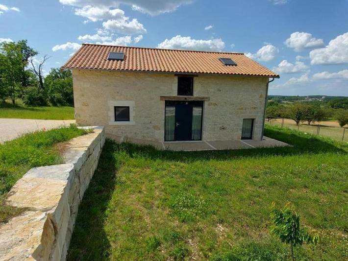 Location de vacances pour 6 personnes, avec terrasse et jardin à Sorges - 2