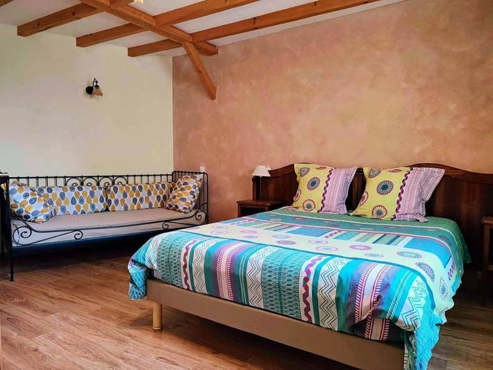 Chambre d’hôte pour 3 personnes, avec Terrasse et Jardin