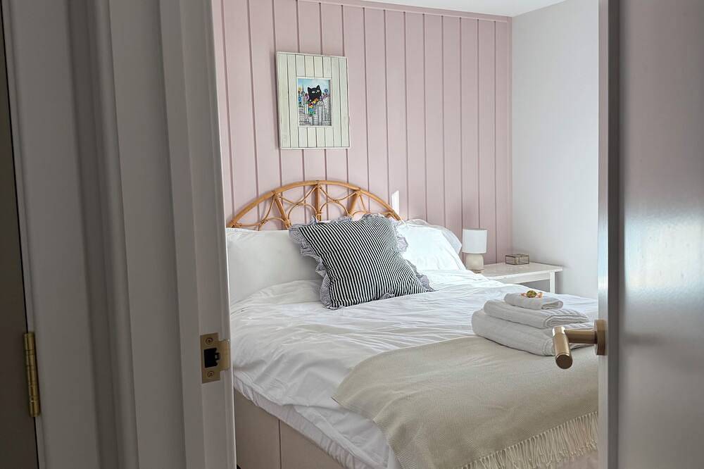 Charming Newly Renovated 1 Bedroom Chalet | Stunning Sea Views in Shetland Islands