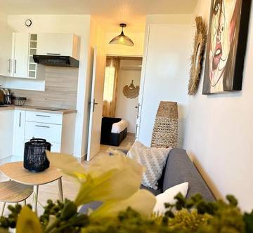 Gîte pour 3 personnes, avec terrasse et vue dans Plage de la Nartelle