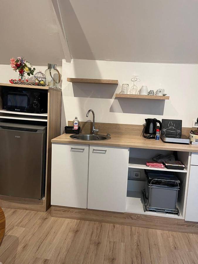 Appartement entier, One-Bedroom Apartment in Saint-Nicolas-d'Aliermont, Région de Dieppe