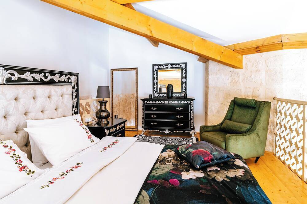 Suite Ravenna : Charm, Cathedral height & Luxury, Swimming pool - Domaine de Pagnon in Saint-Gervais (Gironde), Blaye region