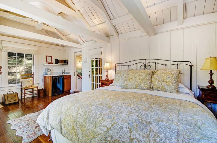 Vacation rental for 10 people, with hot tub and yard in Sonoma