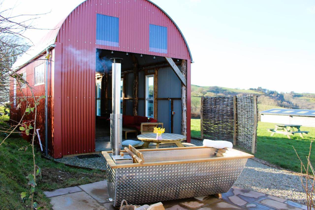 The Edwardian Caravan 'Dora' in Ceredigion