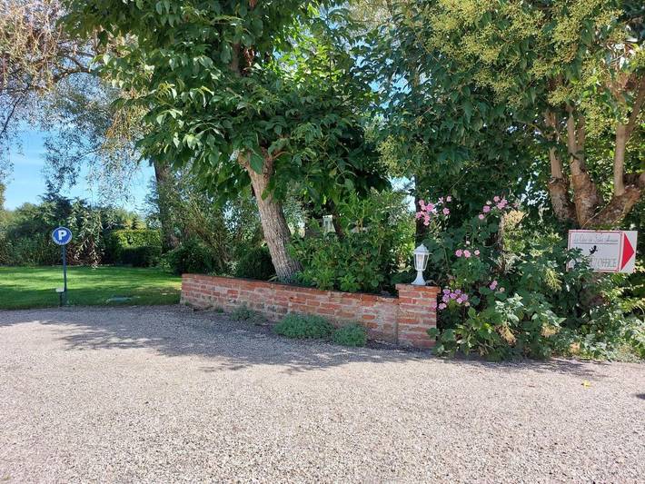 Location de vacances pour 2 personnes, avec piscine et vue ainsi que jardin et terrasse à Montauban - 2