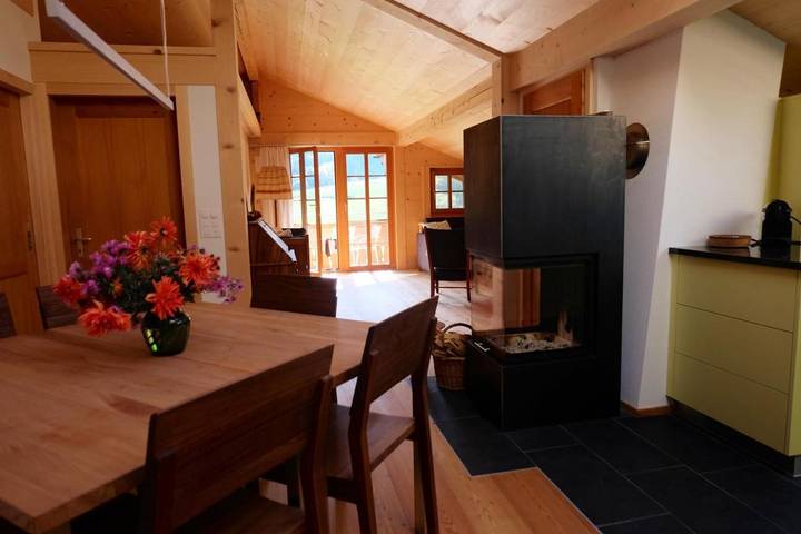 Ferienwohnung für 5 Personen, mit Balkon und Terrasse sowie Garten und Ausblick in Diemtigen