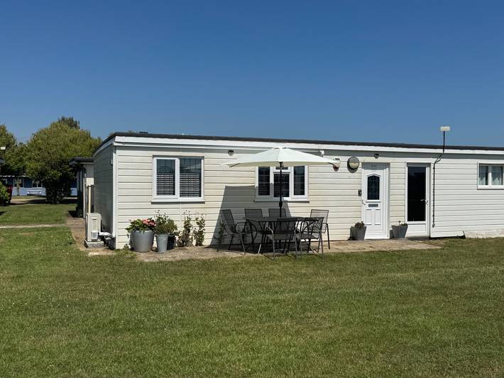 Holiday rental for 6 people, with Ocean view and Terrace as well as Garden and Pool in Camber