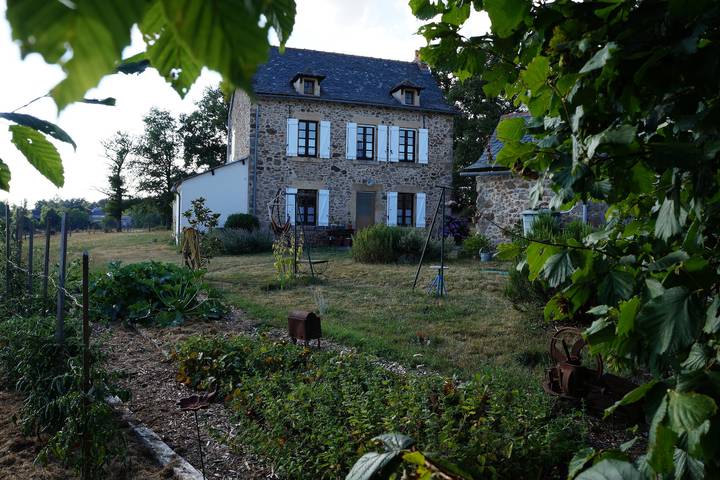 Cottage pour 2 personnes, avec jardin à Lanuéjouls