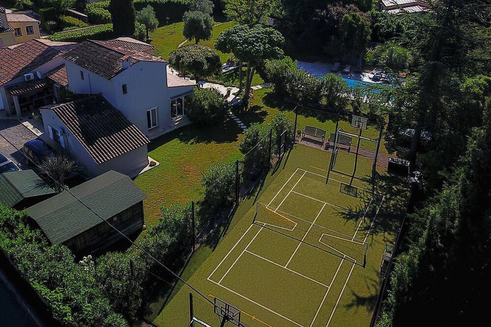 \"Villa Timautine Cannes\" : le Club Med, paradis des enfants et adultes. in Peymeinade, Côte méditerranéenne (France)