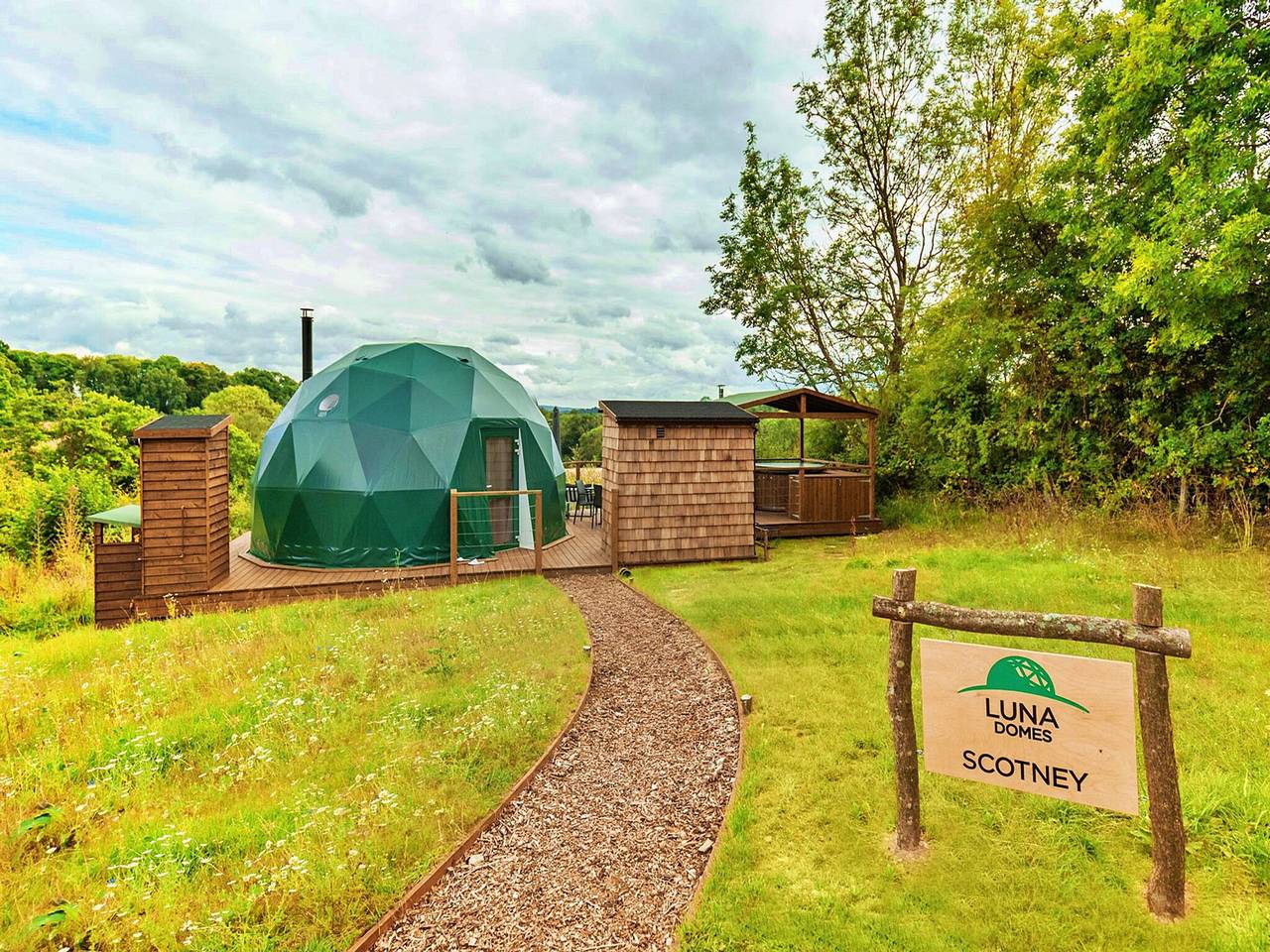 Chalet in Kent with Hot Tub & Countryside Views in Chiddingstone, Kent